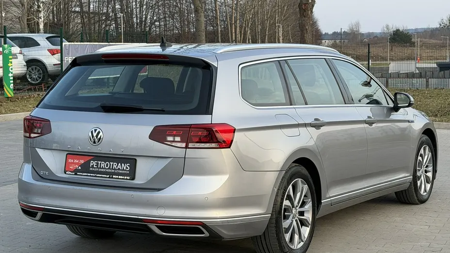 VOLKSWAGEN Passat -