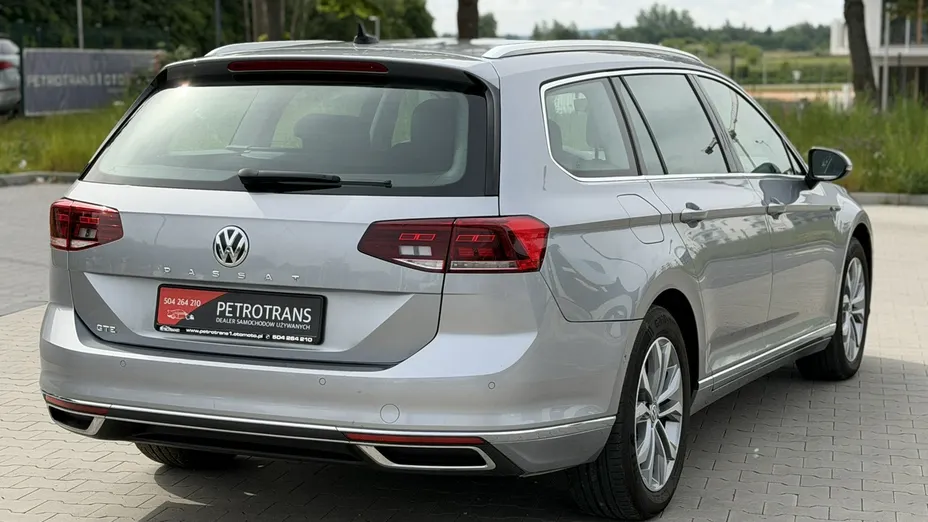 VOLKSWAGEN Passat -