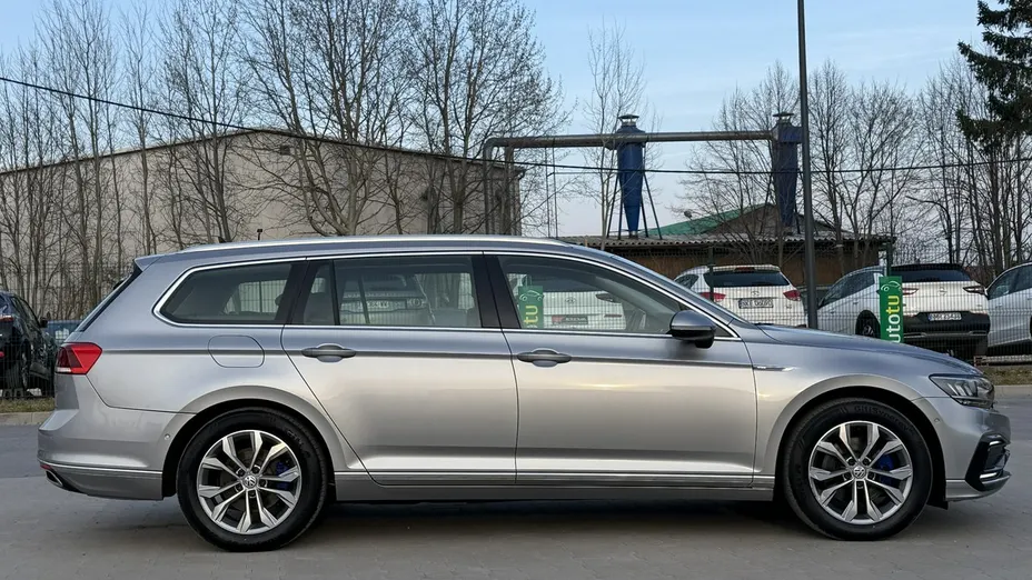 VOLKSWAGEN Passat -
