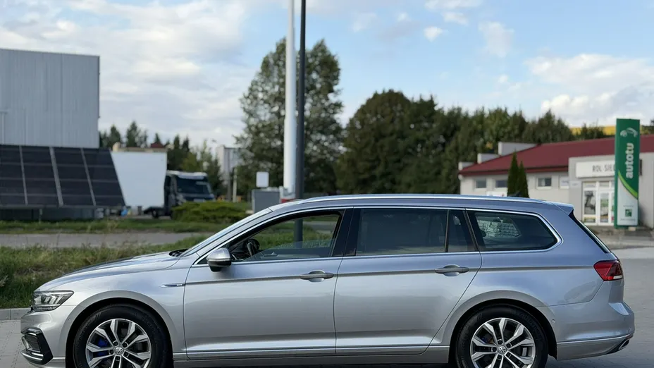 VOLKSWAGEN Passat -