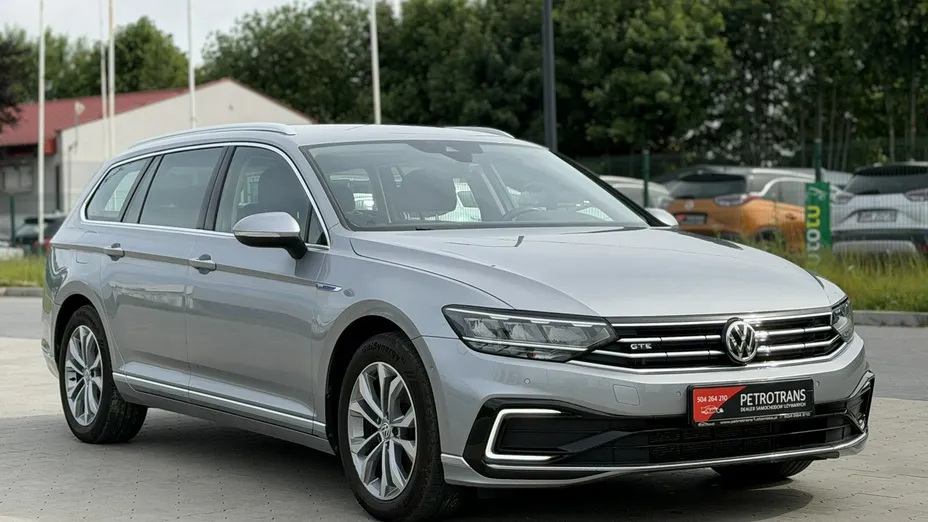 VOLKSWAGEN Passat -
