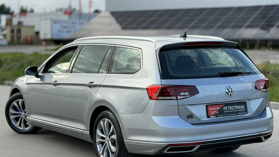 VOLKSWAGEN Passat -
