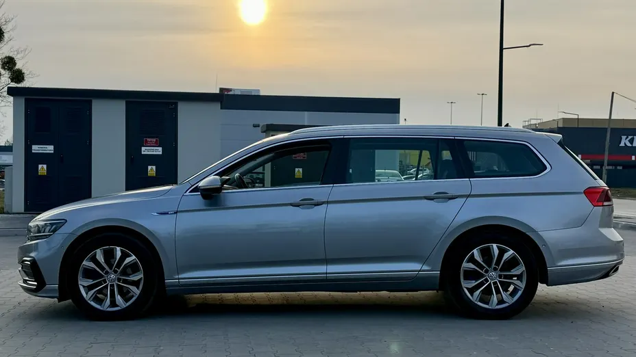 VOLKSWAGEN Passat -