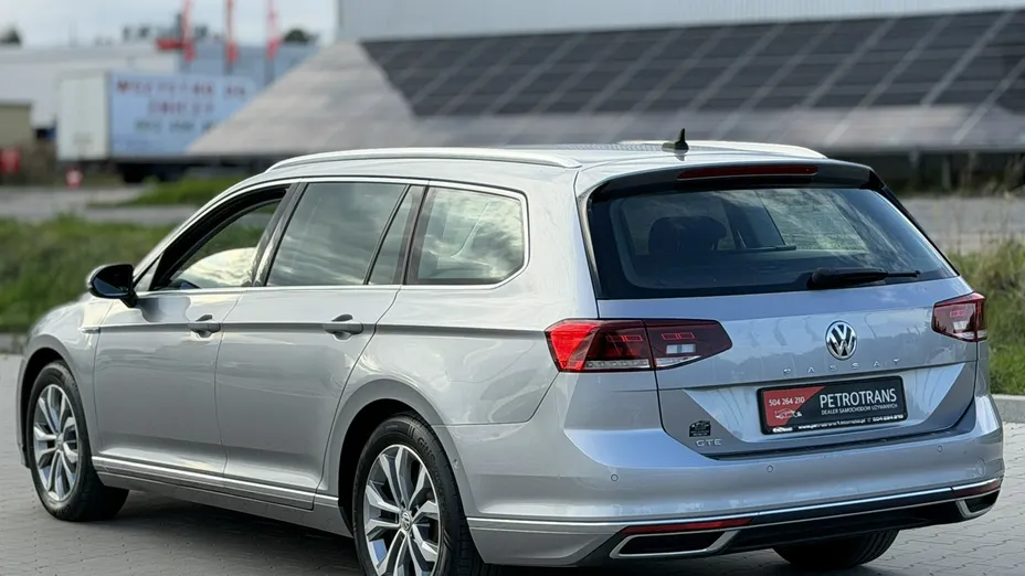 VOLKSWAGEN Passat -