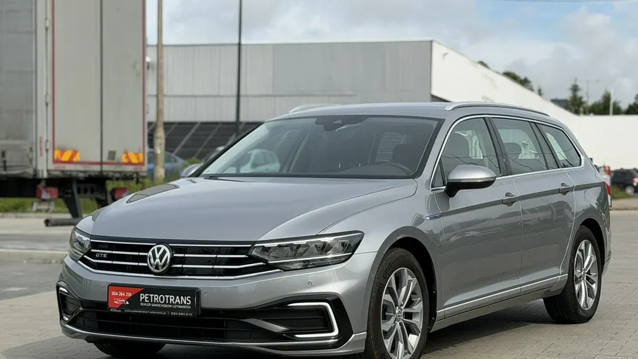 VOLKSWAGEN Passat -