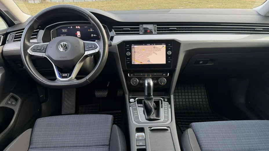VOLKSWAGEN Passat -