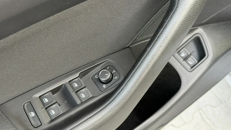 VOLKSWAGEN Passat -