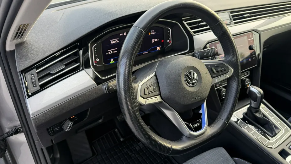 VOLKSWAGEN Passat -