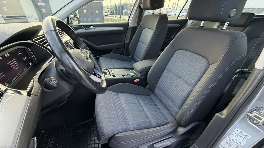 VOLKSWAGEN Passat -