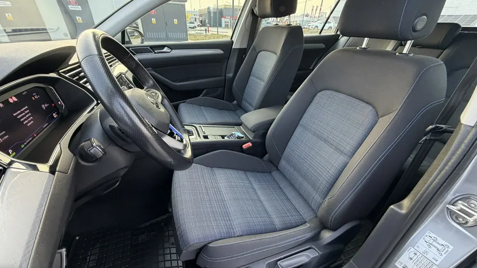 VOLKSWAGEN Passat -