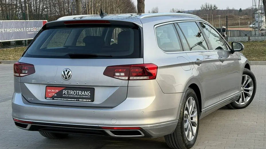 VOLKSWAGEN Passat -