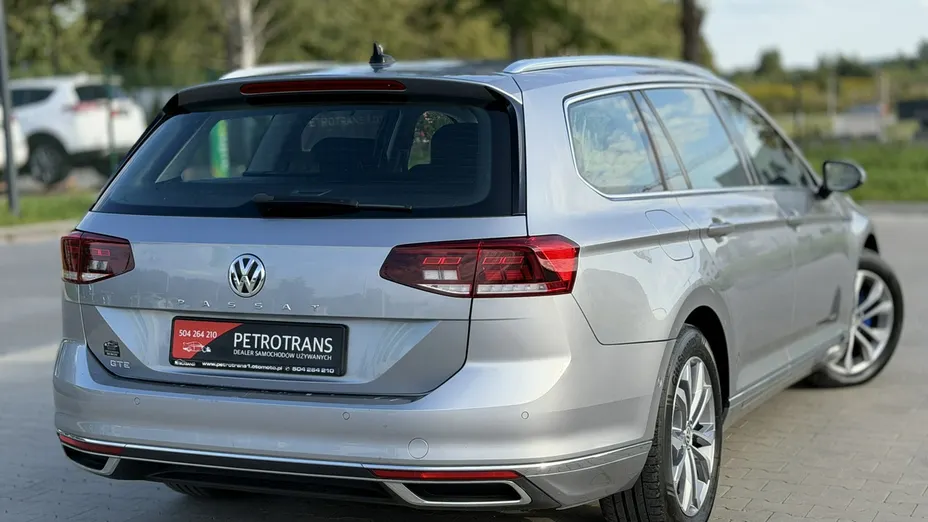 VOLKSWAGEN Passat -