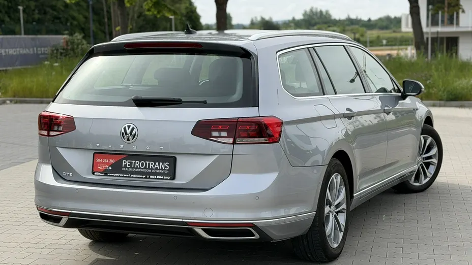 VOLKSWAGEN Passat -