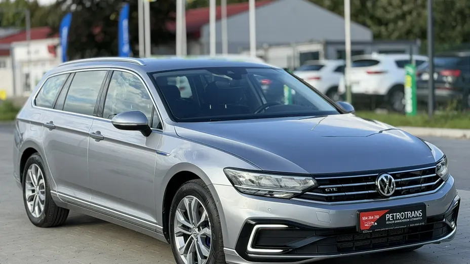 VOLKSWAGEN Passat -