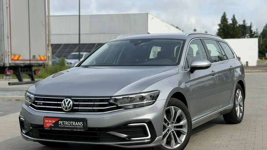 VOLKSWAGEN Passat -