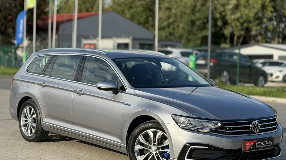 VOLKSWAGEN Passat -
