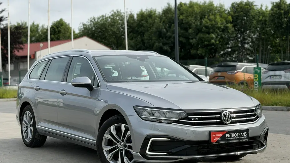 VOLKSWAGEN Passat -