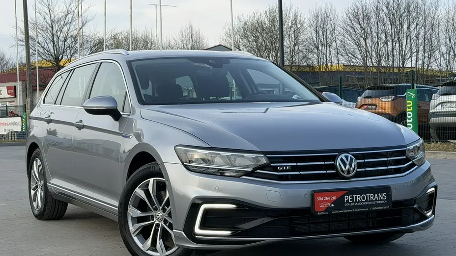 VOLKSWAGEN Passat -