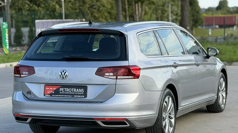 VOLKSWAGEN Passat -