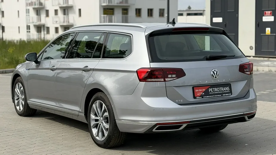 VOLKSWAGEN Passat -