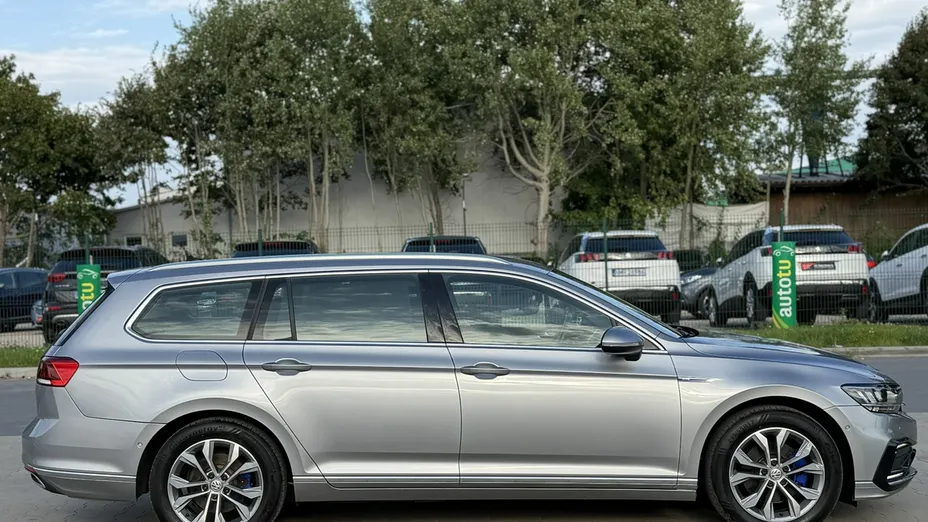 VOLKSWAGEN Passat -