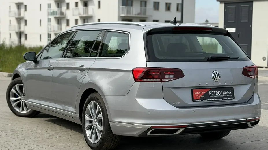 VOLKSWAGEN Passat -