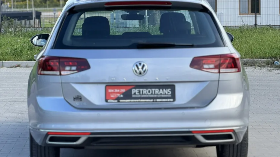 VOLKSWAGEN Passat -