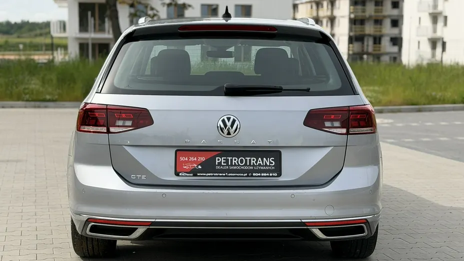 VOLKSWAGEN Passat -