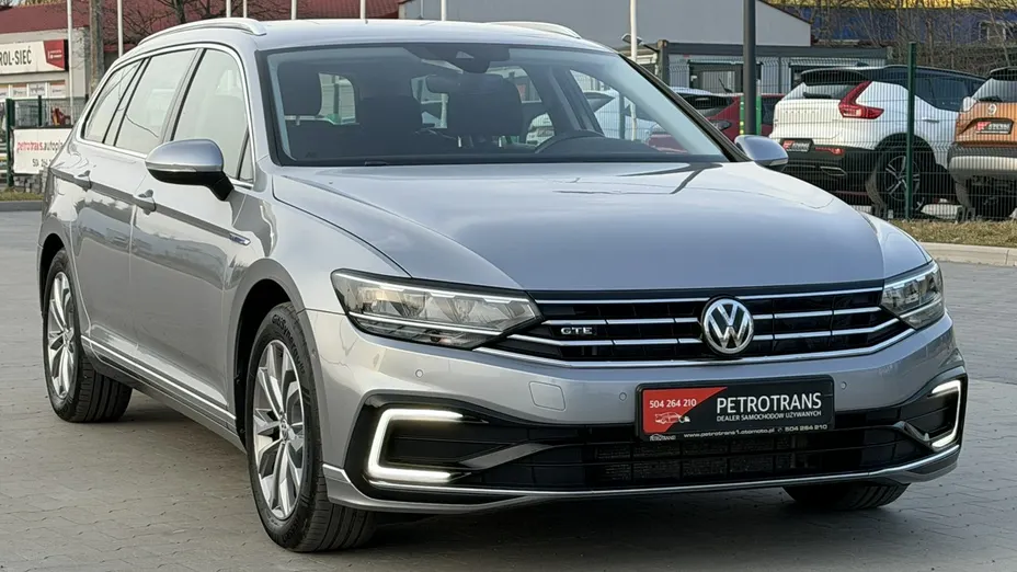 VOLKSWAGEN Passat -