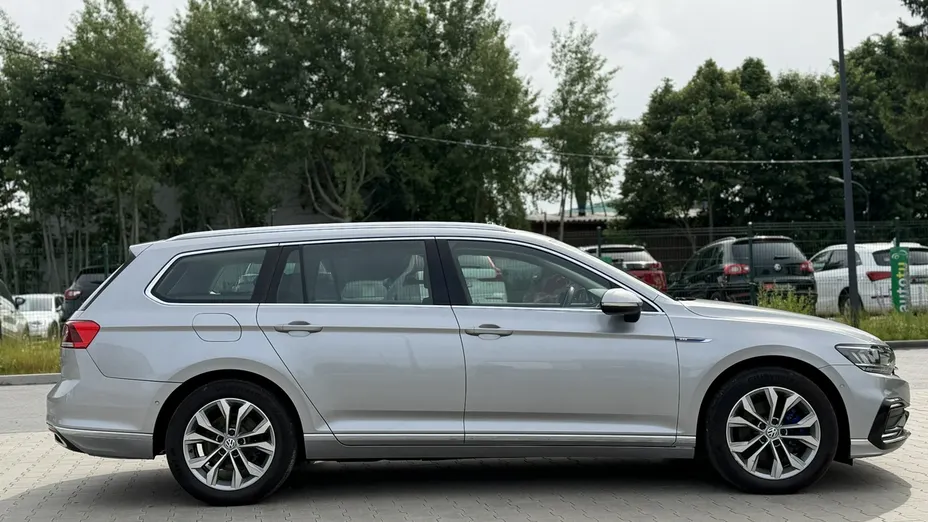 VOLKSWAGEN Passat -