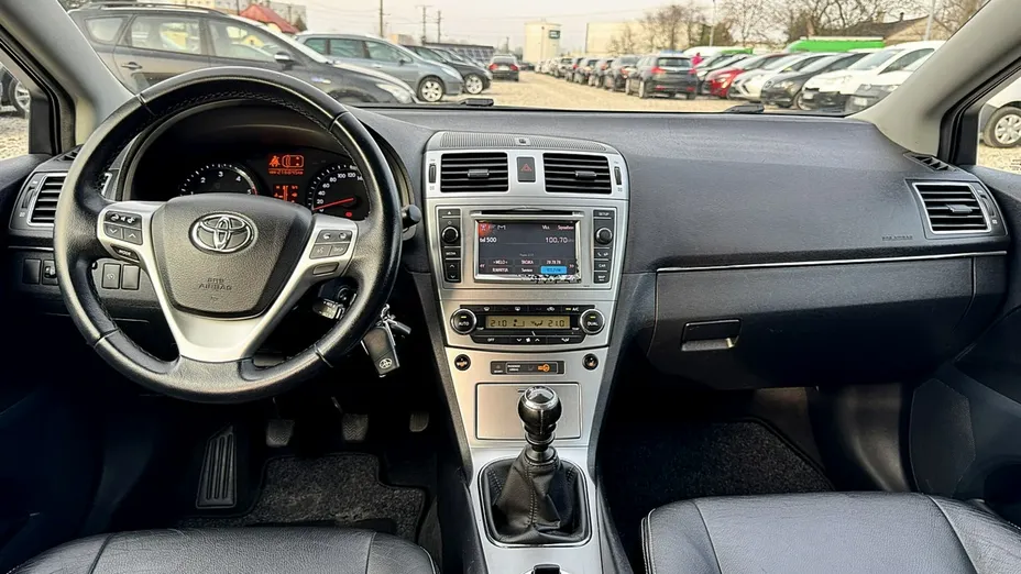 TOYOTA Avensis -
