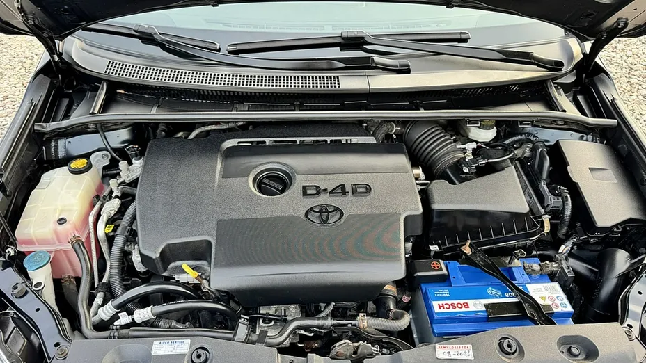 TOYOTA Avensis -