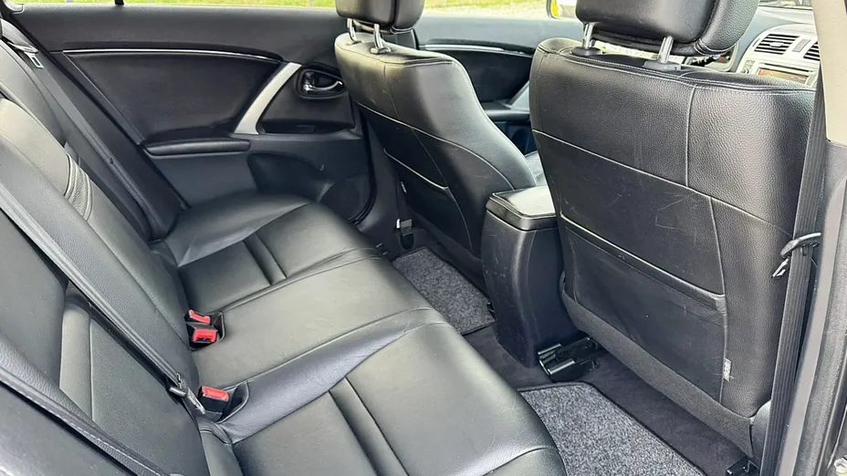 TOYOTA Avensis -