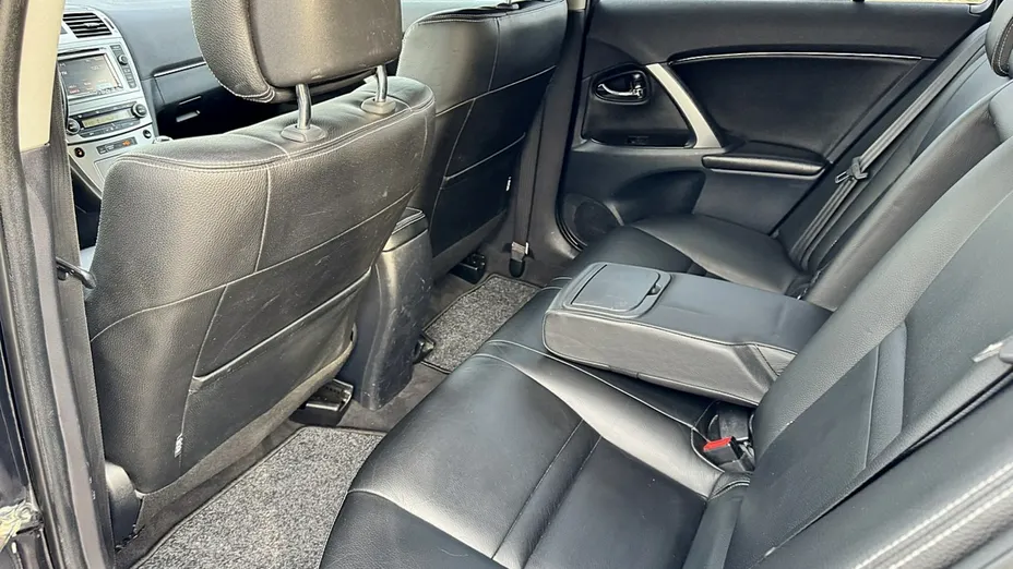 TOYOTA Avensis -
