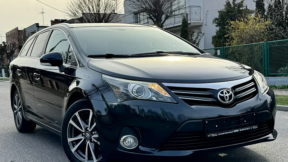 TOYOTA Avensis -