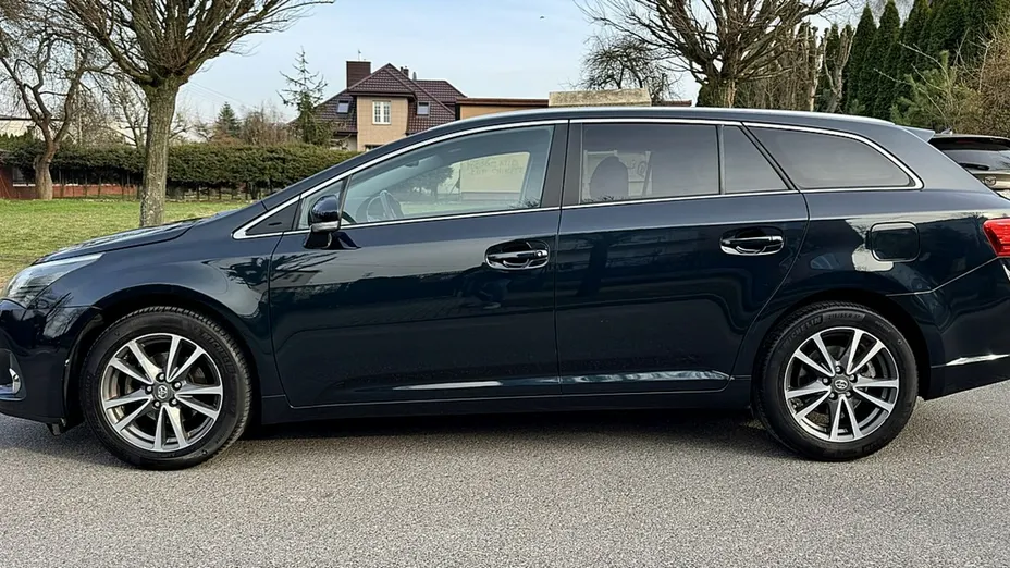 TOYOTA Avensis -