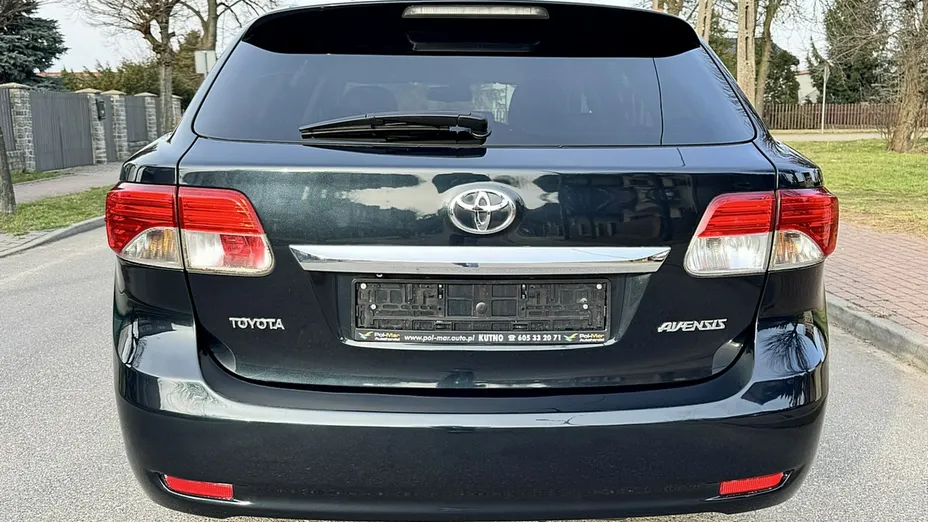 TOYOTA Avensis -