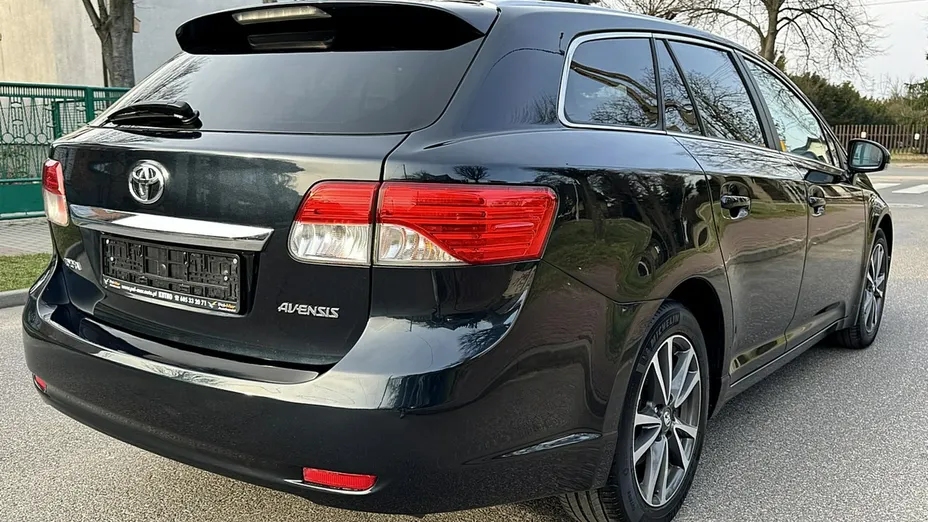 TOYOTA Avensis -