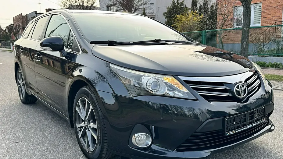 TOYOTA Avensis -