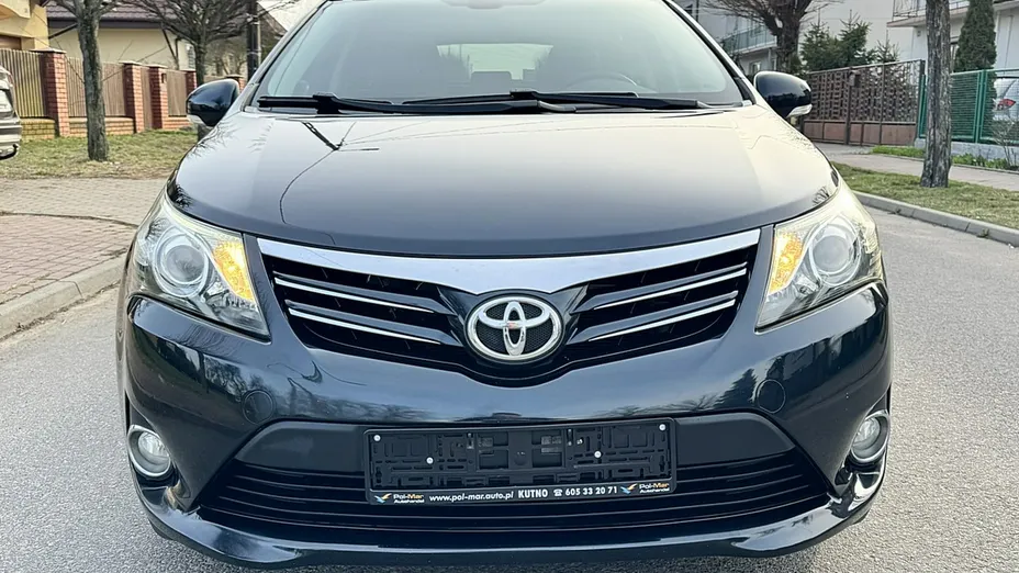 TOYOTA Avensis -