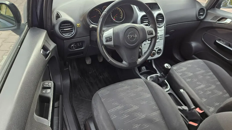 OPEL Corsa -