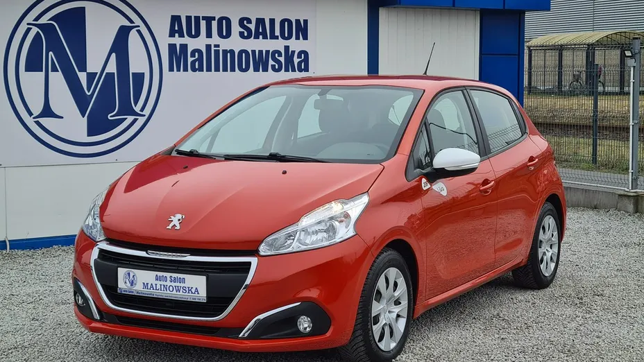 PEUGEOT 208 -
