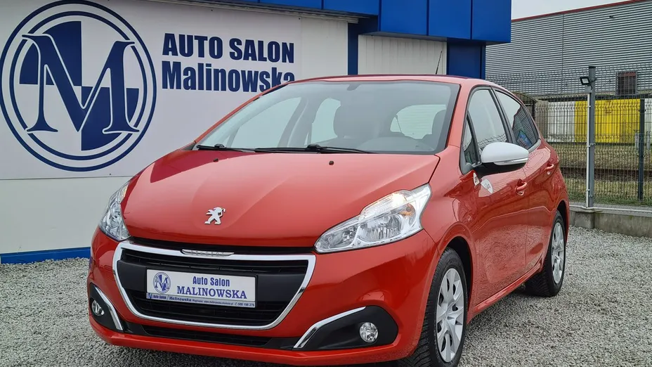 PEUGEOT 208 -