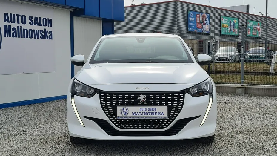 PEUGEOT 208 -