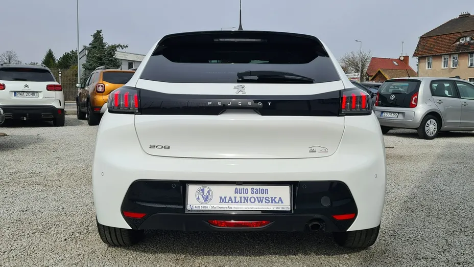 PEUGEOT 208 -