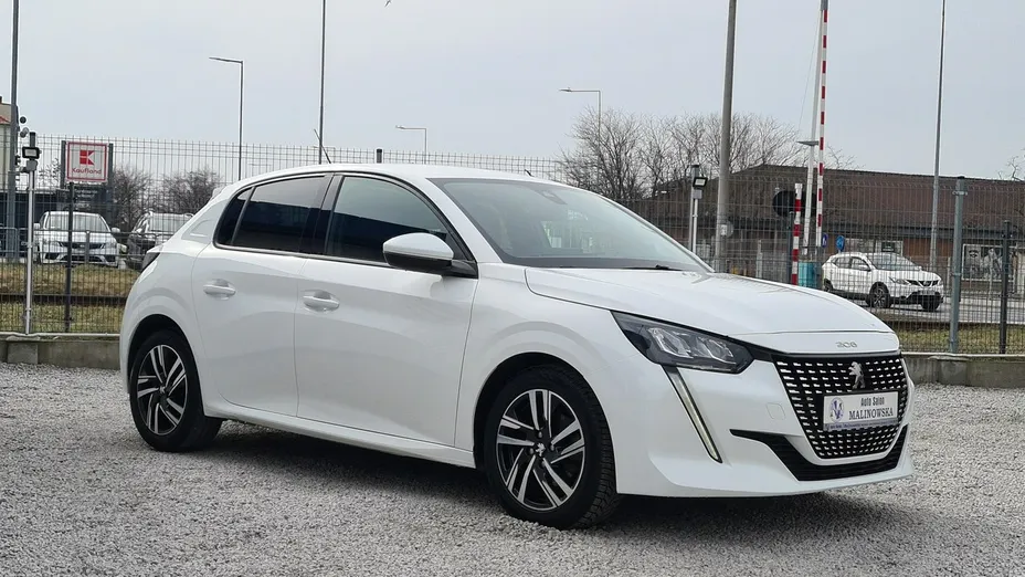 PEUGEOT 208 -