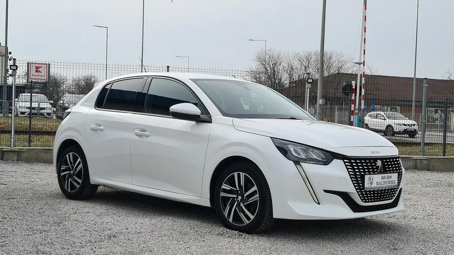 PEUGEOT 208 -