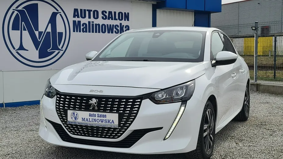 PEUGEOT 208 -
