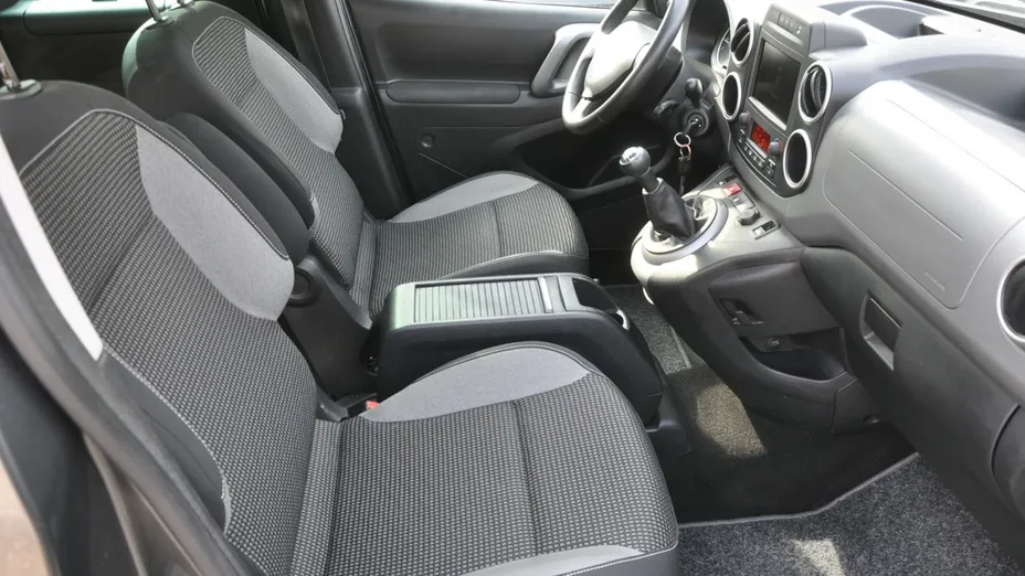 PEUGEOT Partner -