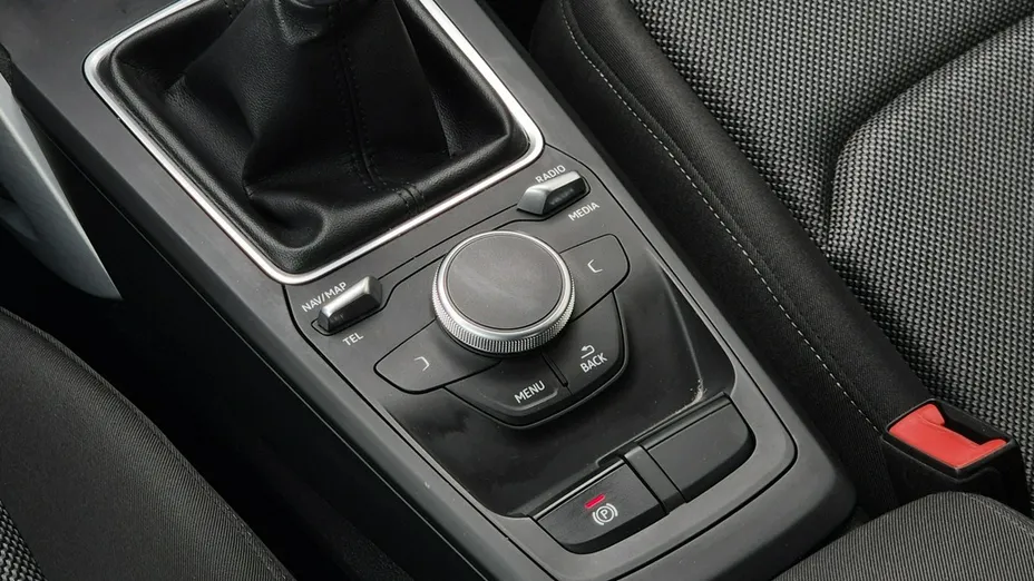 AUDI Q2 -